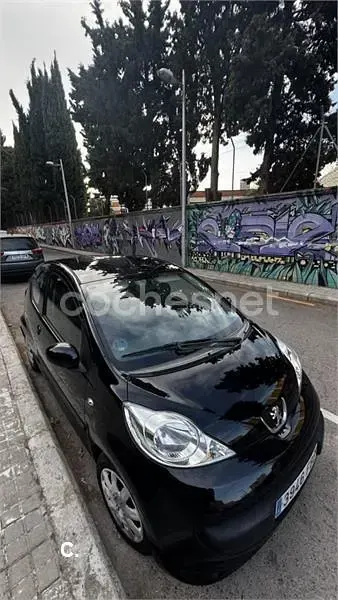 Usado Peugeot 107 68 CV (50 kW) 2006 Negro Utilitario