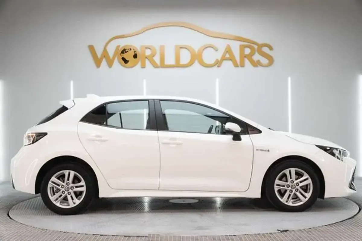 Usado Toyota Corolla Active 122 CV (89 kW) 2021 Blanco Berlina