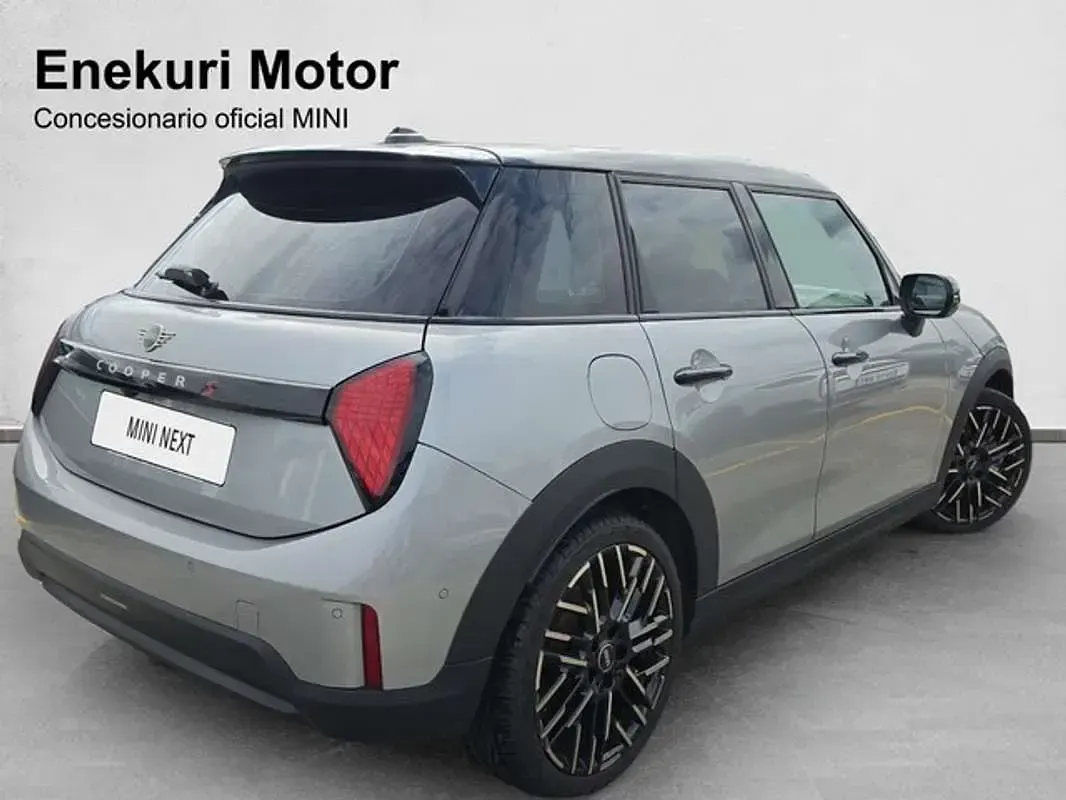 Usado Mini Cooper S Essential 204 CV (150 kW) 2025 Plateado Utilitario