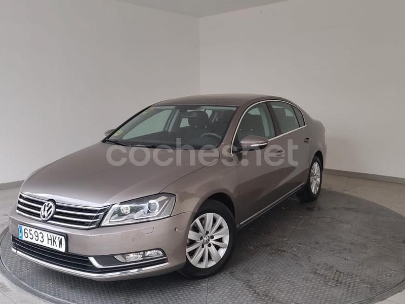 Marrón Usado 2012 VW Passat Highline Berlina | 9800 € (Precio justo) - Imagen 1/4