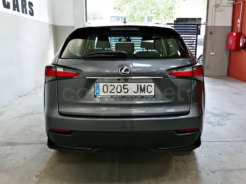Usado Lexus NX300h 197 CV (144 kW) 2016 Gris / plata SUV