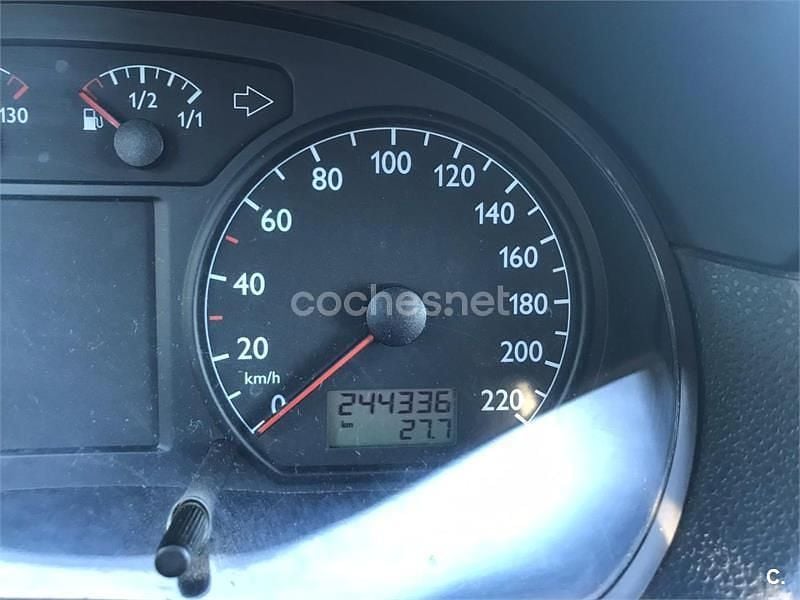 Usado VW Polo Conceptline 65 CV (47 kW) 2003 Gris / plata Berlina