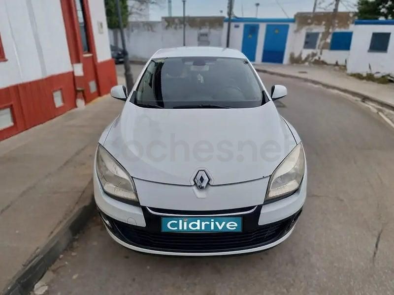 Usado Renault Mégane Dynamique 110 CV (80 kW) 2012 Blanco Berlina