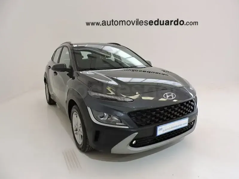 Usado Hyundai Kona 120 CV (88 kW) 2021 Gris / plata SUV