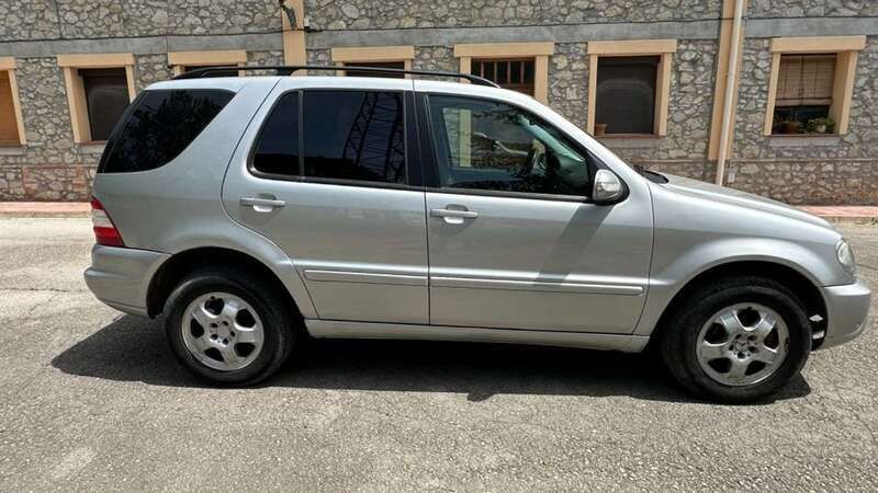 Usado Mercedes ML320 218 CV (160 kW) 2002 Plateado SUV