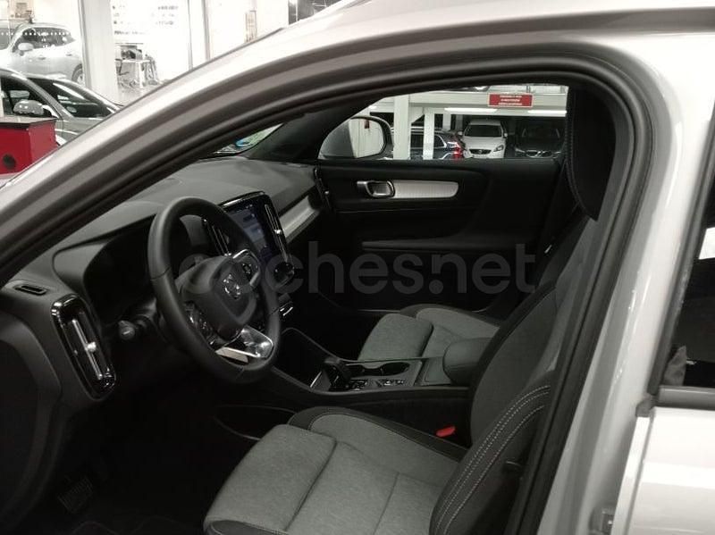 Nuevo Volvo XC40 Core 163 CV (119 kW) 2025 Gris / plata SUV