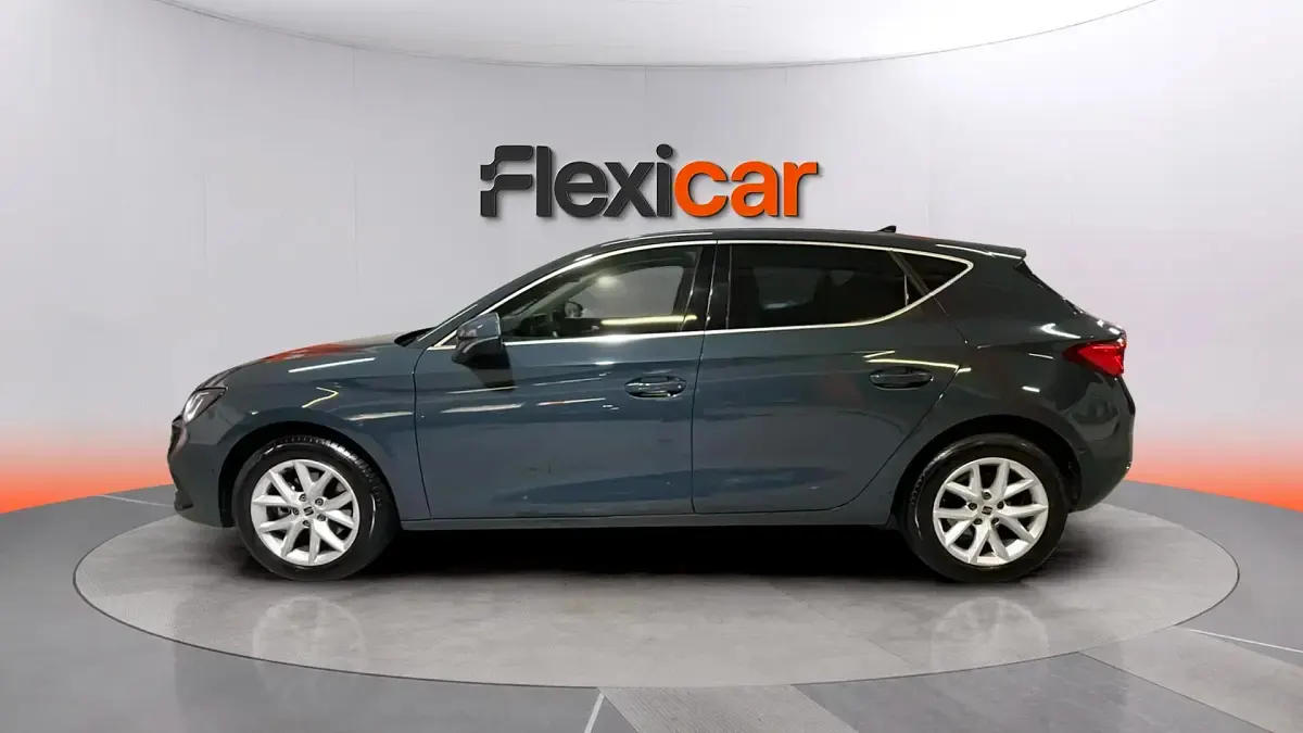 Usado Seat Leon Style 116 CV (85 kW) 2025 Gris Familiar