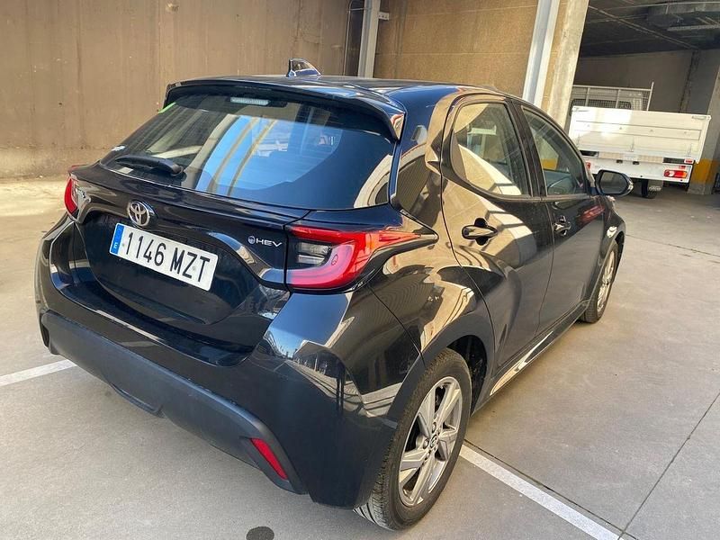 Usado Toyota Yaris Hybrid Active 116 CV (85 kW) 2025 Negro