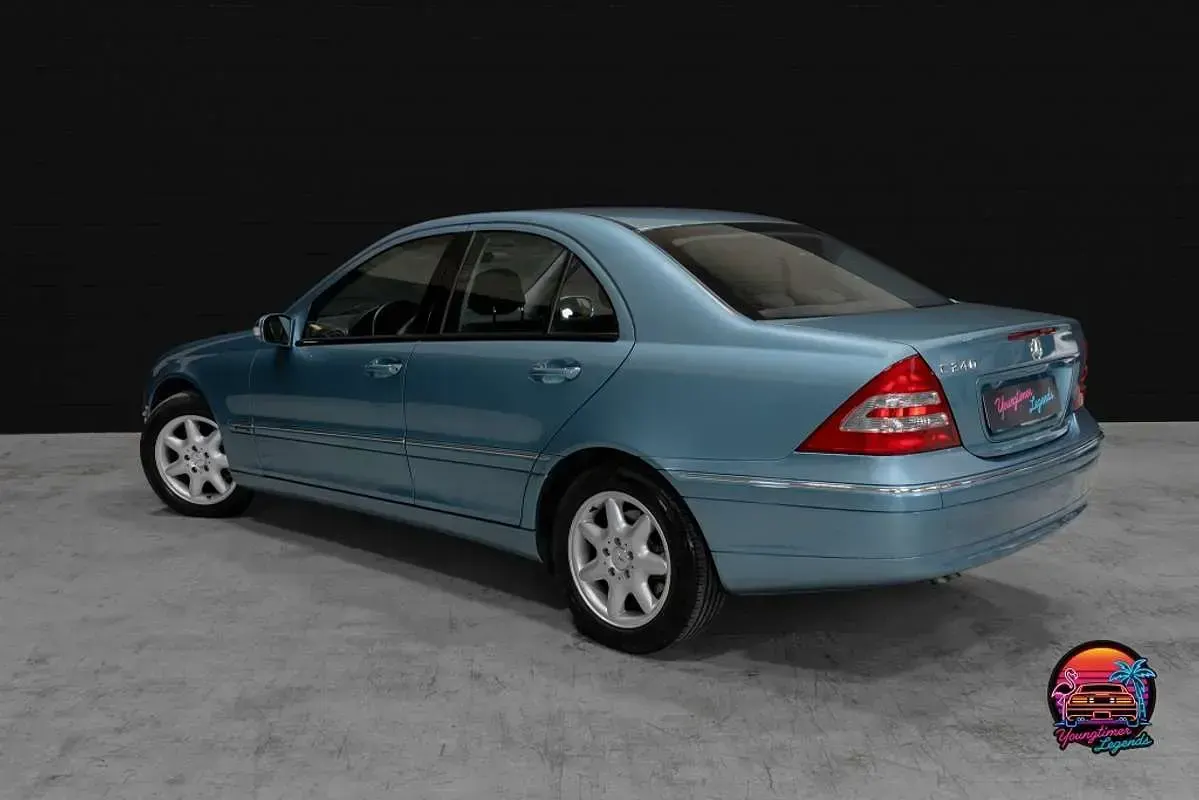 Usado Mercedes C240 Elegance 170 CV (125 kW) 2003 Azul Berlina