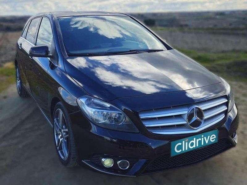 Usado Mercedes B180 109 CV (80 kW) 2014 Negro Monovolumen