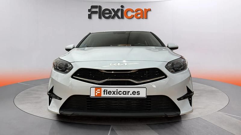 Usado Kia Ceed 136 CV (100 kW) 2024 Blanco Utilitario