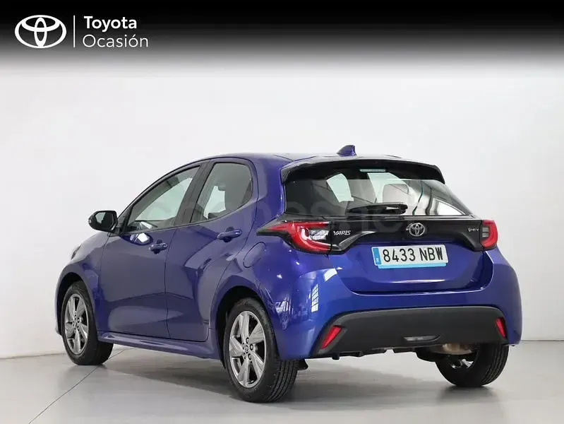Usado Toyota Yaris Hybrid Active 116 CV (85 kW) 2025 Azul Berlina