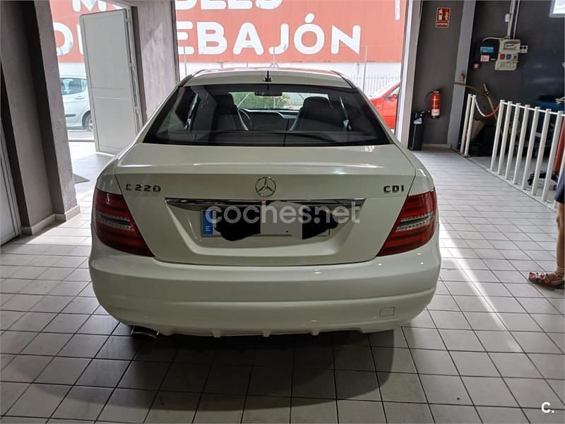 Usado Mercedes C220 170 CV (125 kW) 2011 Blanco Coupe