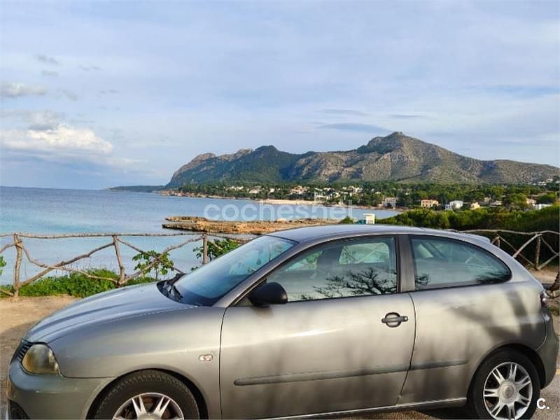 Gris / plata Usado 2008 Seat Ibiza Berlina | 2000 € (Precio justo) - Imagen 1/4