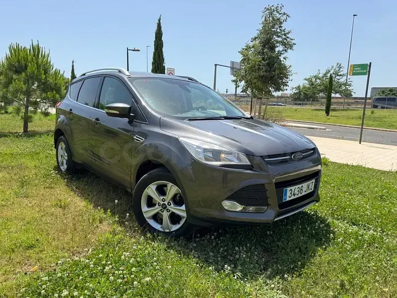 Usado Ford Kuga Titanium 120 CV (88 kW) 2015 Gris / plata SUV