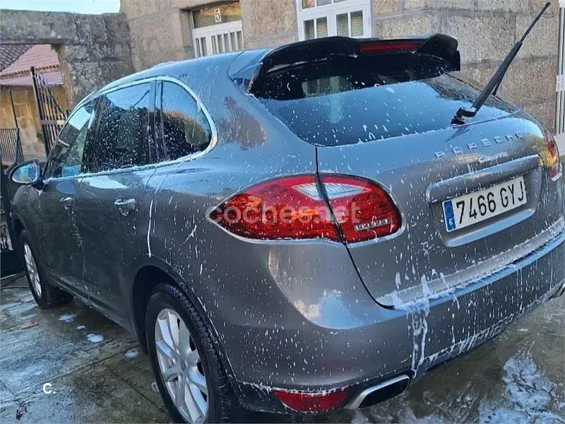 Usado Porsche Cayenne 300 CV (220 kW) 2010 Gris / plata SUV