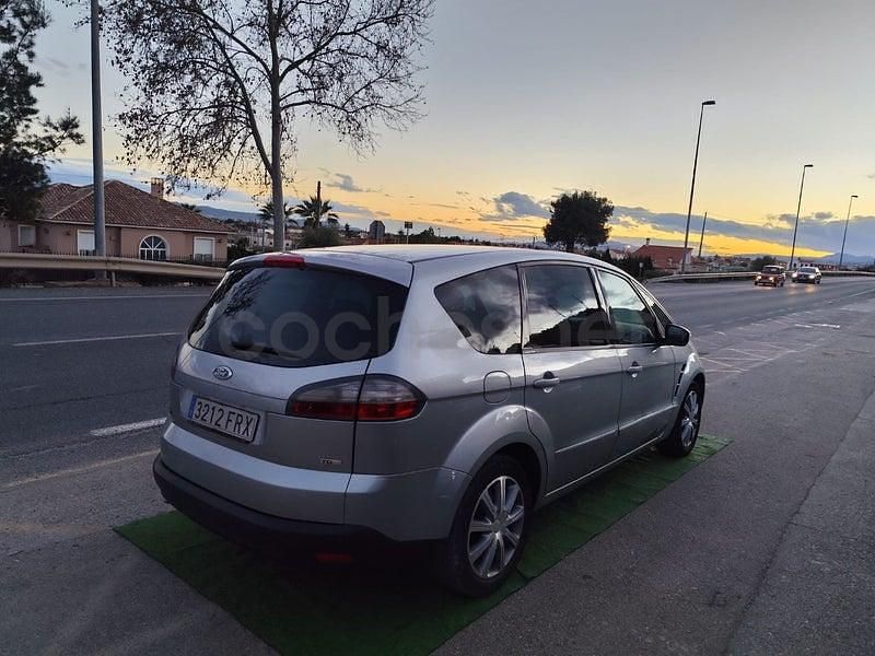 Usado Ford S-MAX Titanium 140 CV (102 kW) 2007 Gris / plata Monovolumen