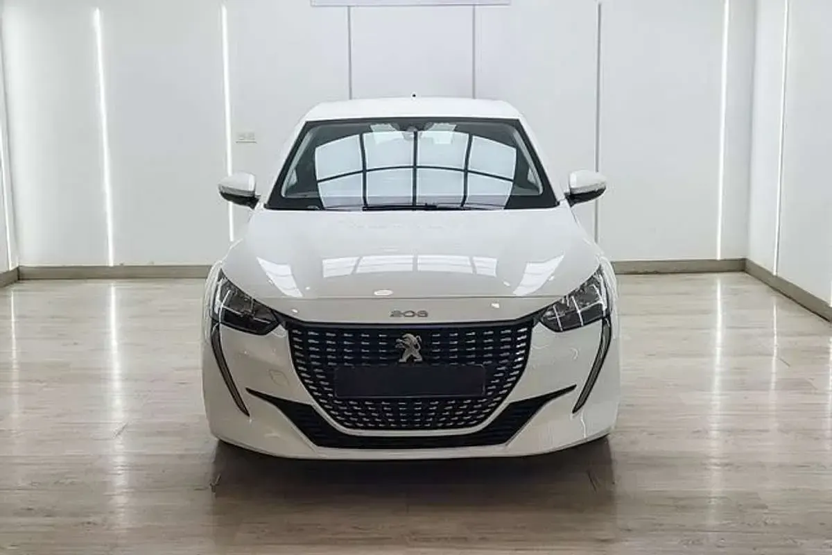Usado Peugeot 208 Active 101 CV (74 kW) 2020 Blanco Utilitario
