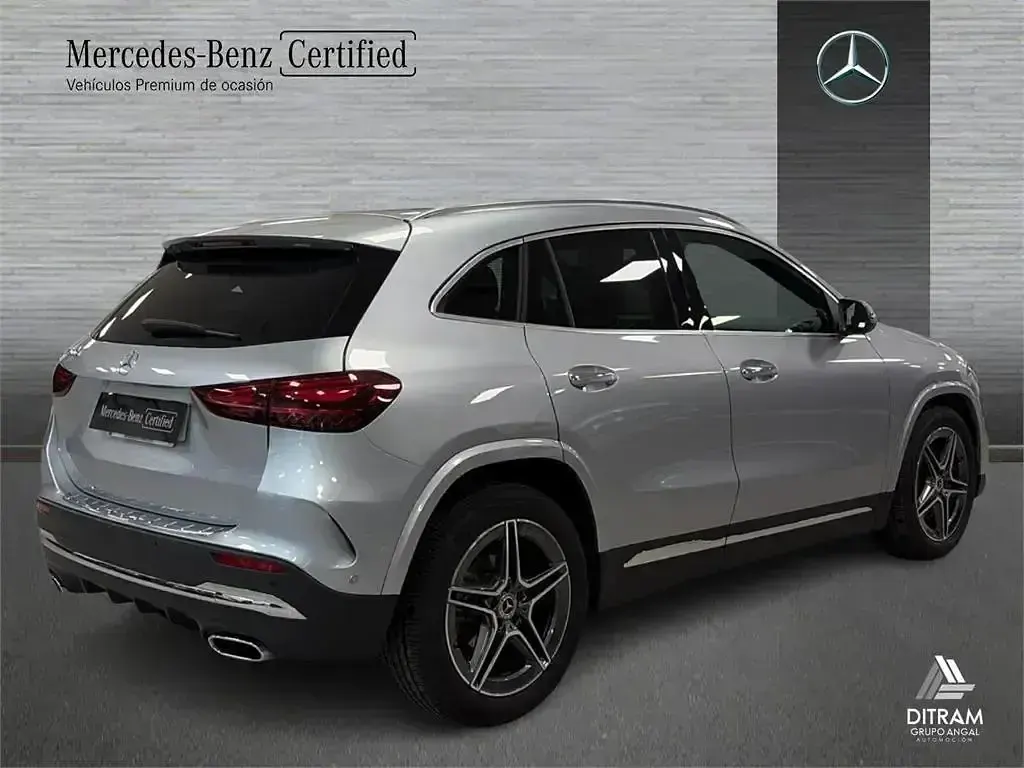Usado Mercedes GLA200 150 CV (110 kW) 2025 Gris SUV