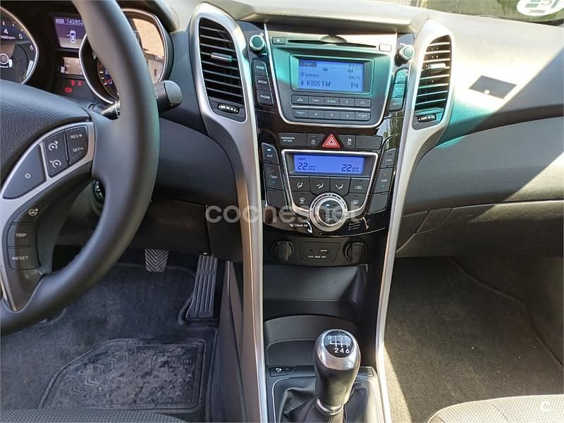 Blanco Usado 2015 Hyundai i30 Berlina | 8100 € (Precio justo) - Imagen 1/4