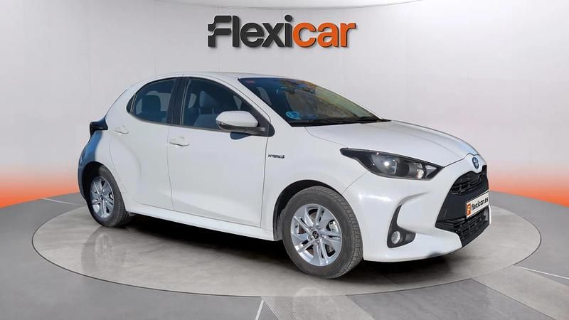 Usado Toyota Yaris Hybrid Business Edition 116 CV (85 kW) 2021 Blanco Utilitario