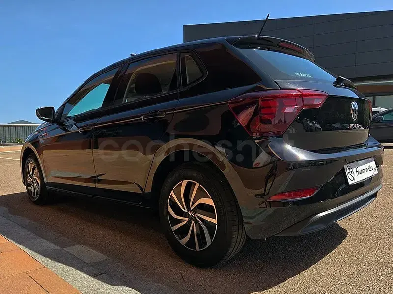 Usado VW Polo Life 95 CV (69 kW) 2022 Negro Utilitario