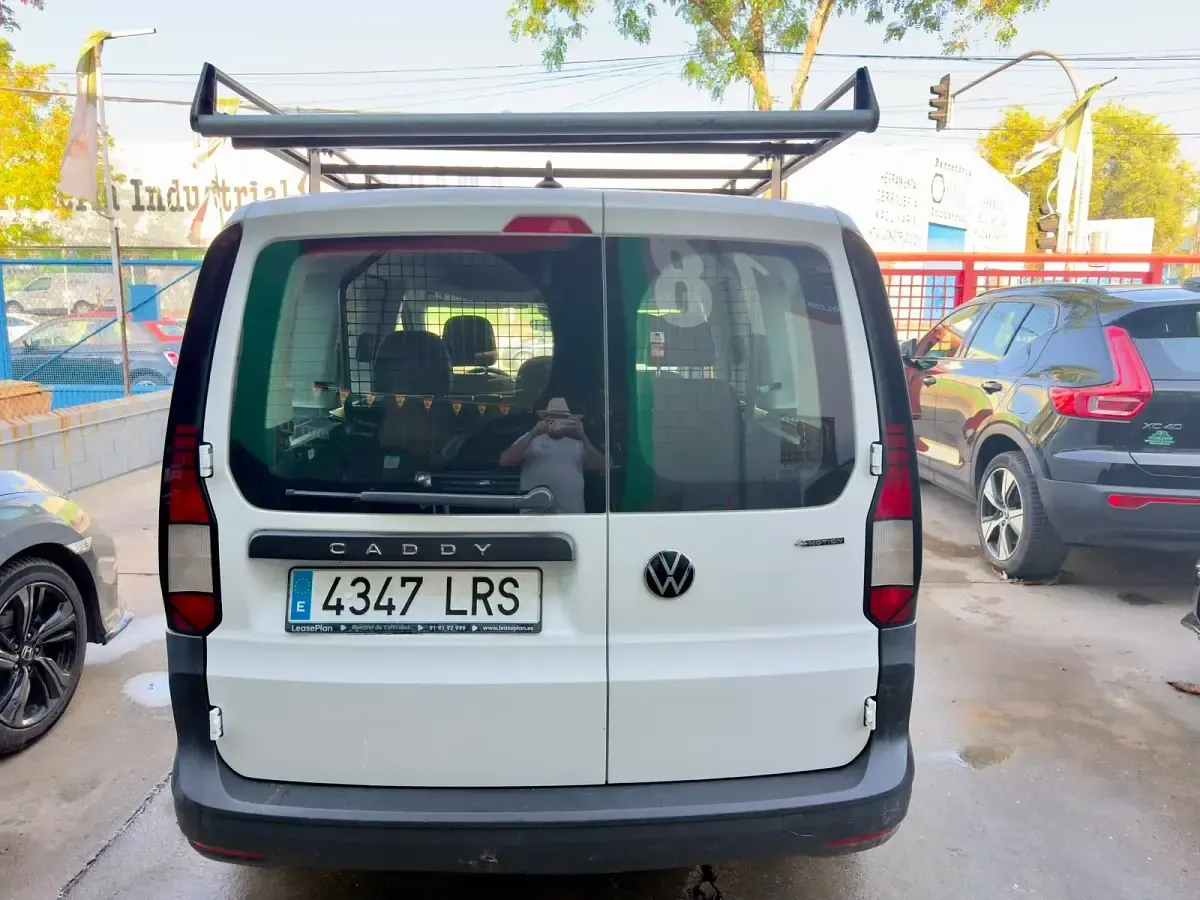 Usado VW Caddy 122 CV (89 kW) 2021 Blanco Monovolumen