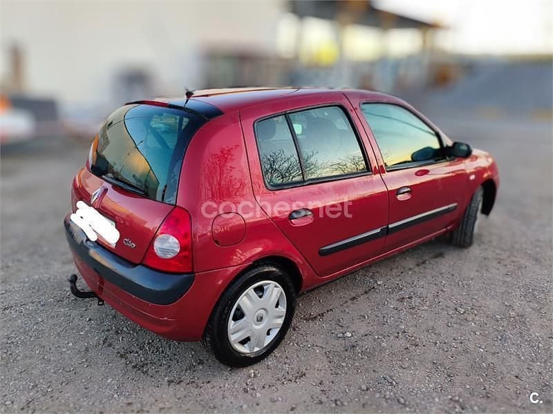 Usado Renault Clio II Authentique 65 CV (47 kW) 2004 Granate Berlina