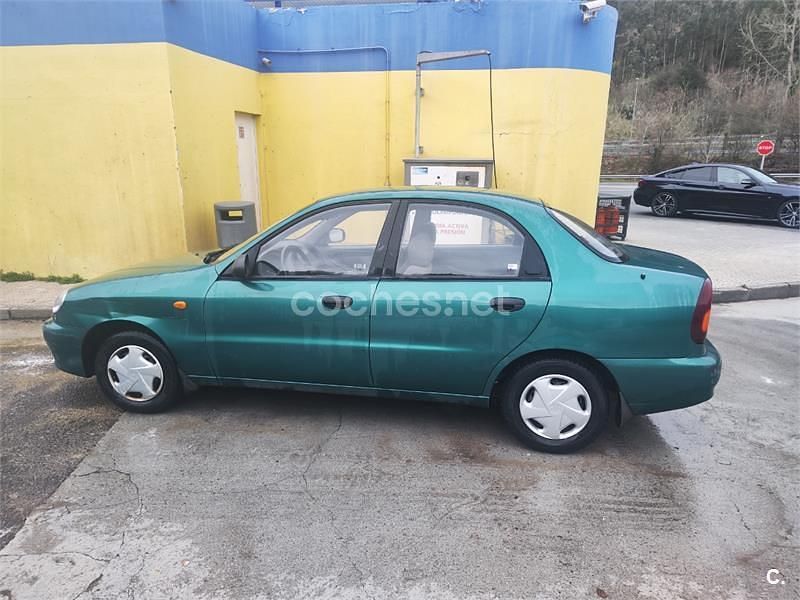 Usado Chevrolet Lanos 75 CV (55 kW) 2002 Verde Berlina