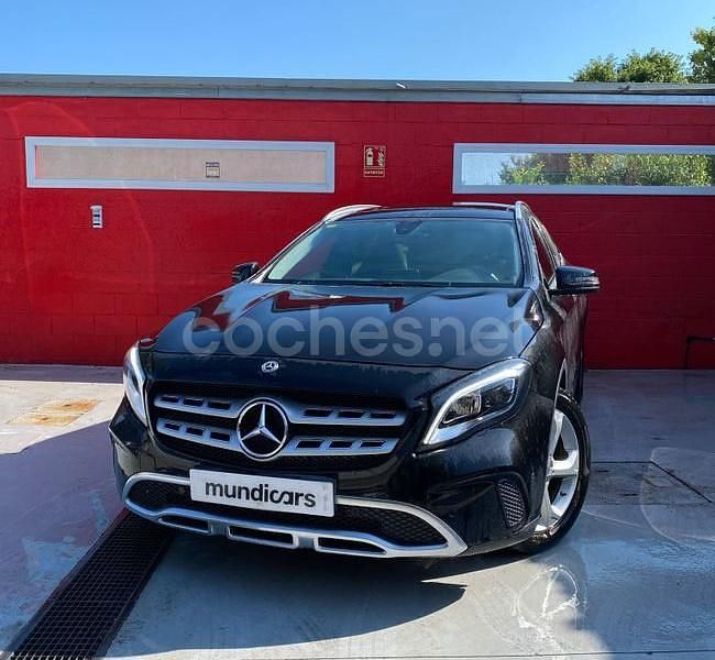 Usado Mercedes GLA200 Urban 156 CV (114 kW) 2017 Negro SUV