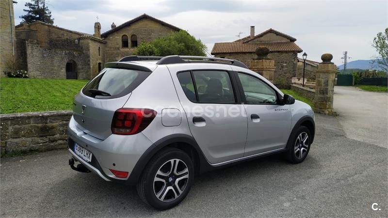 Gris / plata Usado 2020 Dacia Sandero Essentiel Utilitario | 12.700 € (Precio justo) - Imagen 1/4