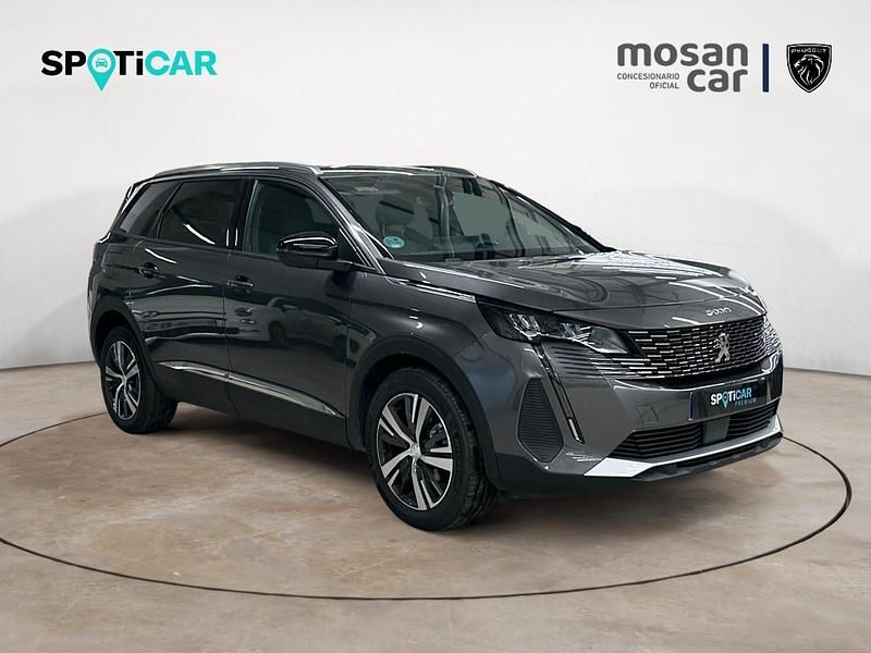 Usado Peugeot 5008 Allure 136 CV (100 kW) 2024 Gris Monovolumen