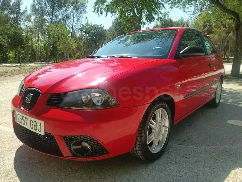 Usado Seat Ibiza Reference 80 CV (58 kW) 2008 Rojo Berlina
