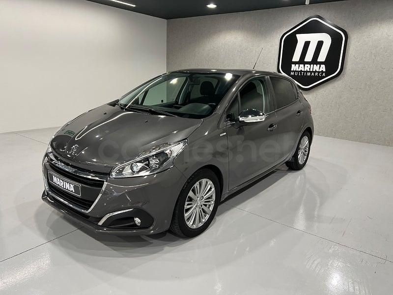 Usado Peugeot 208 Style 100 CV (73 kW) 2018 Gris / plata Utilitario