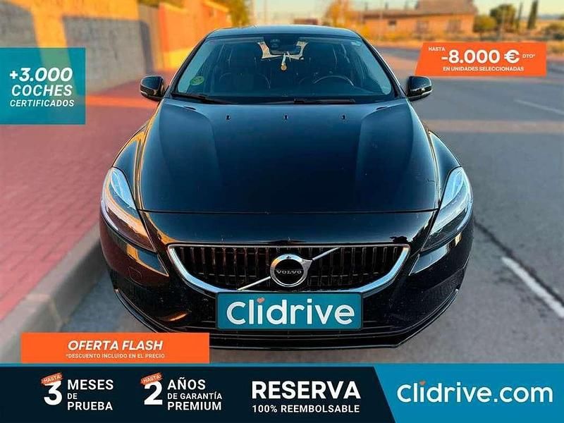 Usado Volvo V40 Momentum 122 CV (89 kW) 2018 Negro Utilitario