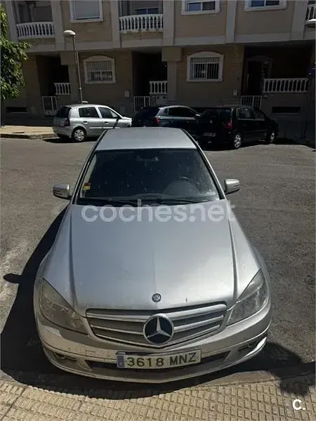 Usado Mercedes C200 136 CV (100 kW) 2009 Gris / plata Berlina