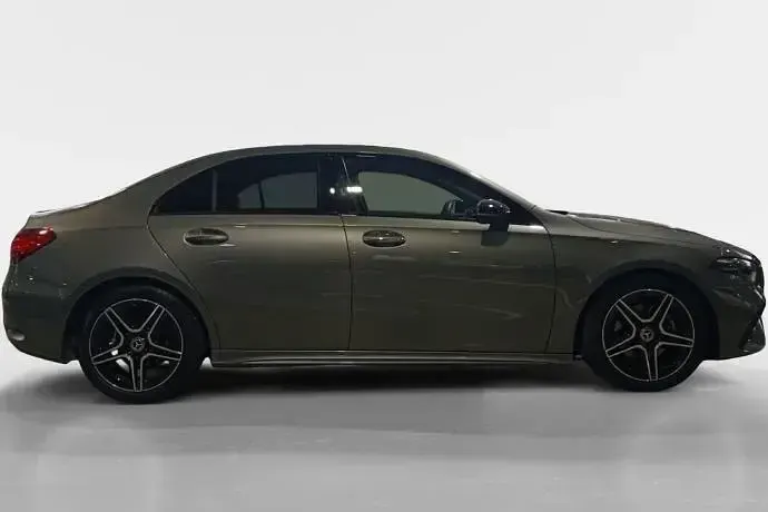 Usado Mercedes A180 136 CV (100 kW) 2025