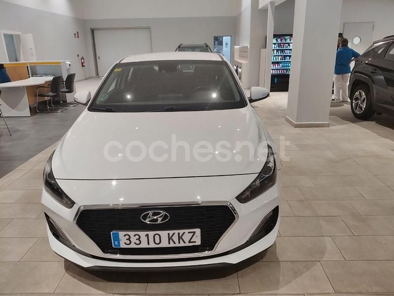 Usado Hyundai i30 120 CV (88 kW) 2018 Blanco Berlina