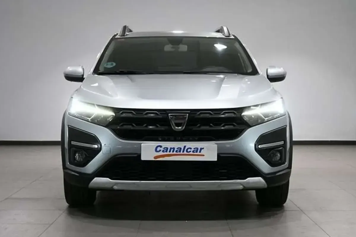 Usado Dacia Sandero Essentiel 91 CV (66 kW) 2021 Gris Utilitario