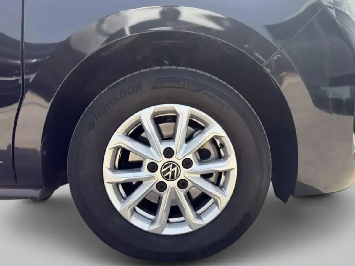 Usado VW Multivan 150 CV (110 kW) 2025 Negro Monovolumen