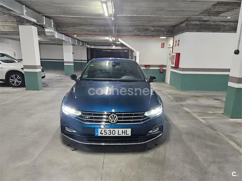 Usado VW Passat R-line 150 CV (110 kW) 2020 Azul Berlina