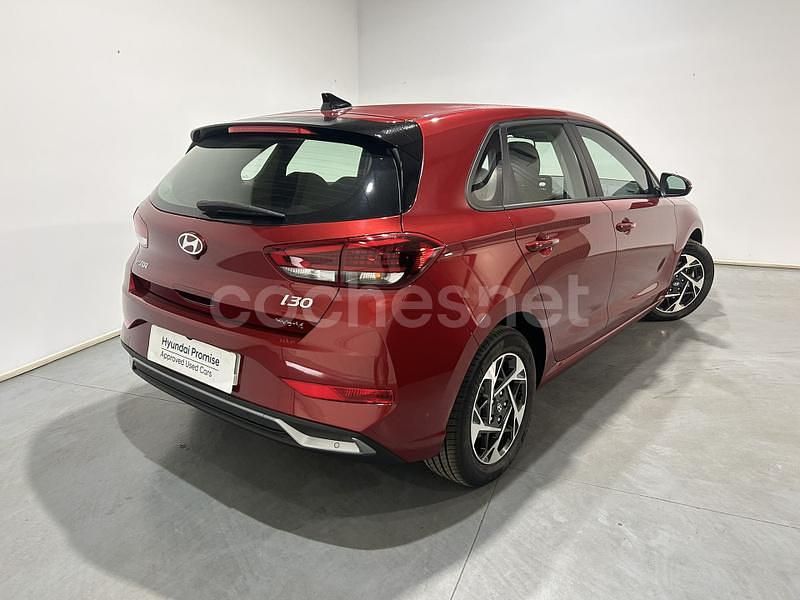Nuevo Hyundai i30 100 CV (73 kW) 2025 Rojo Familiar