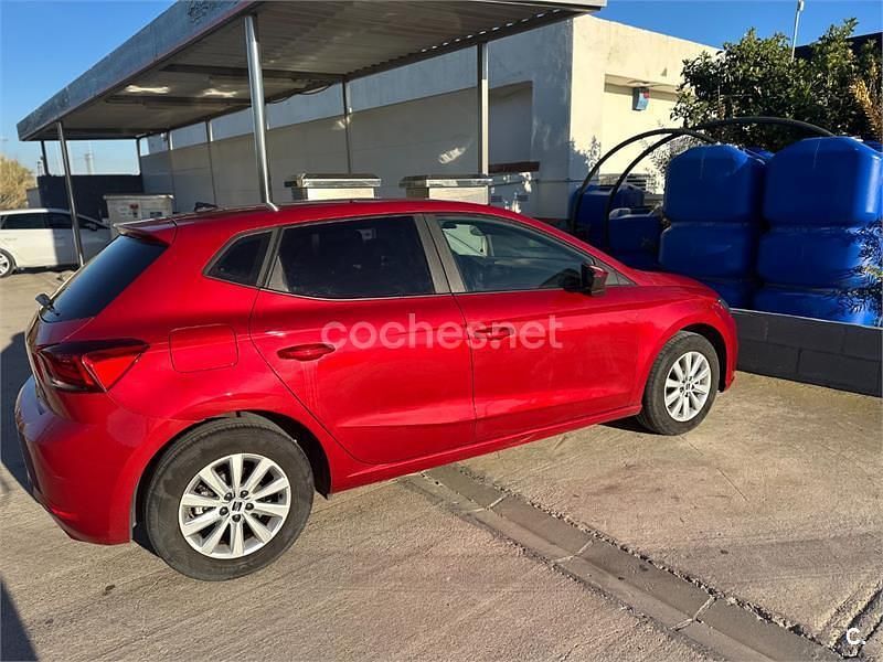Usado Seat Ibiza Style Plus 110 CV (80 kW) 2022 Rojo Utilitario