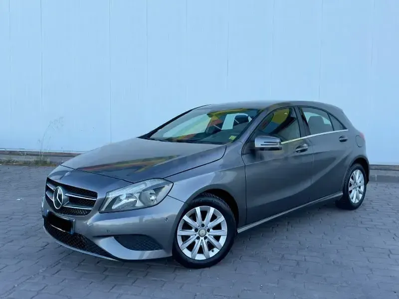 Usado Mercedes A200 Style 136 CV (100 kW) 2014 Gris / plata Berlina