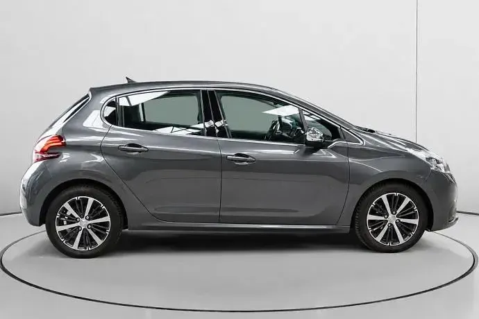 Usado Peugeot 208 Allure 100 CV (73 kW) 2015 Utilitario