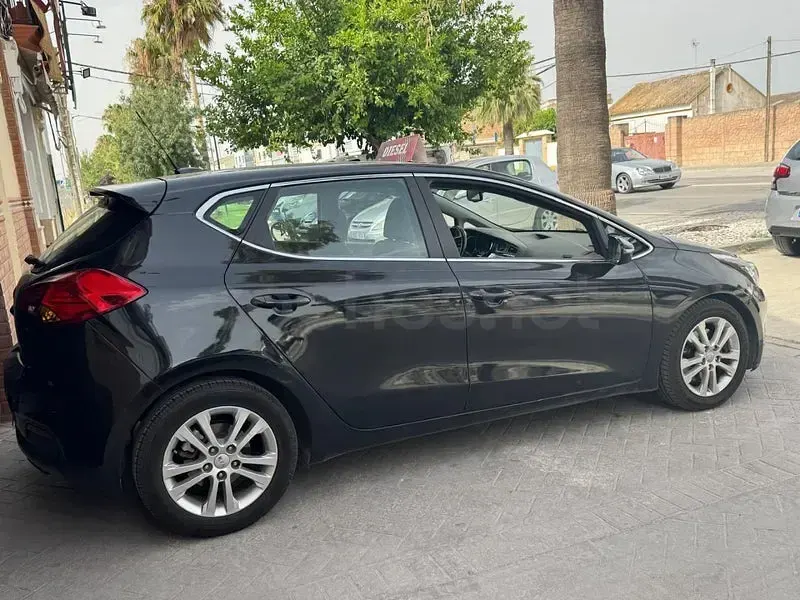 Usado Kia Ceed GT 90 CV (66 kW) 2015 Negro Berlina