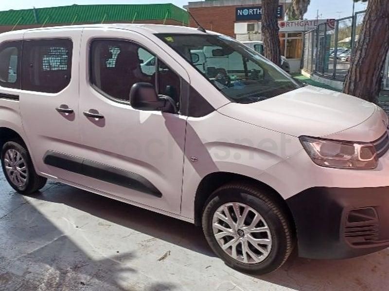 Usado Citroën Berlingo Live 102 CV (75 kW) 2022 Blanco Monovolumen