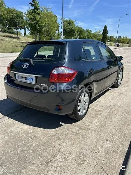 Usado Toyota Auris Active 132 CV (97 kW) 2012 Negro Berlina