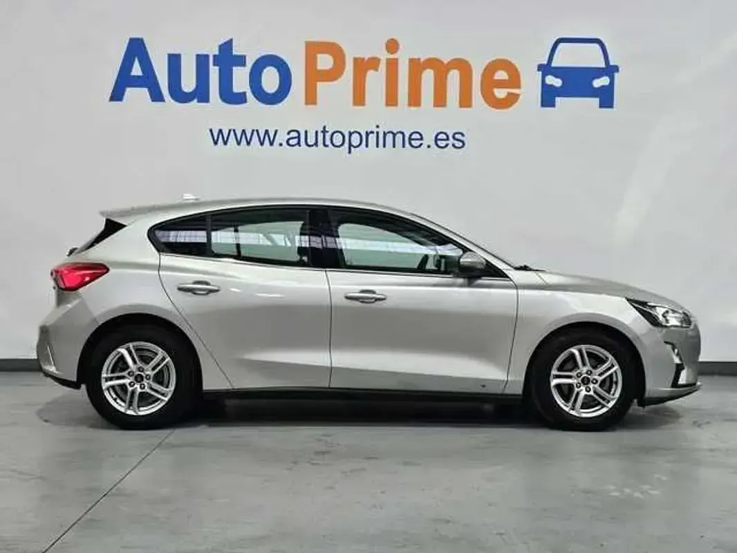 Usado Ford Focus Trend+ 125 CV (91 kW) 2021 Gris Utilitario