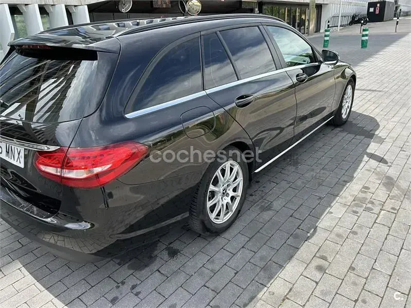 Usado Mercedes C200 150 CV (110 kW) 2019 Negro Familiar
